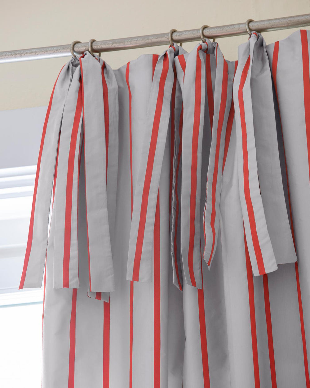 Faux-Silk-Vorhang Allegra Grau-Rot