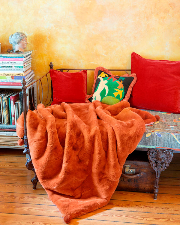 Plüschdecke mit Pompons Karminrot