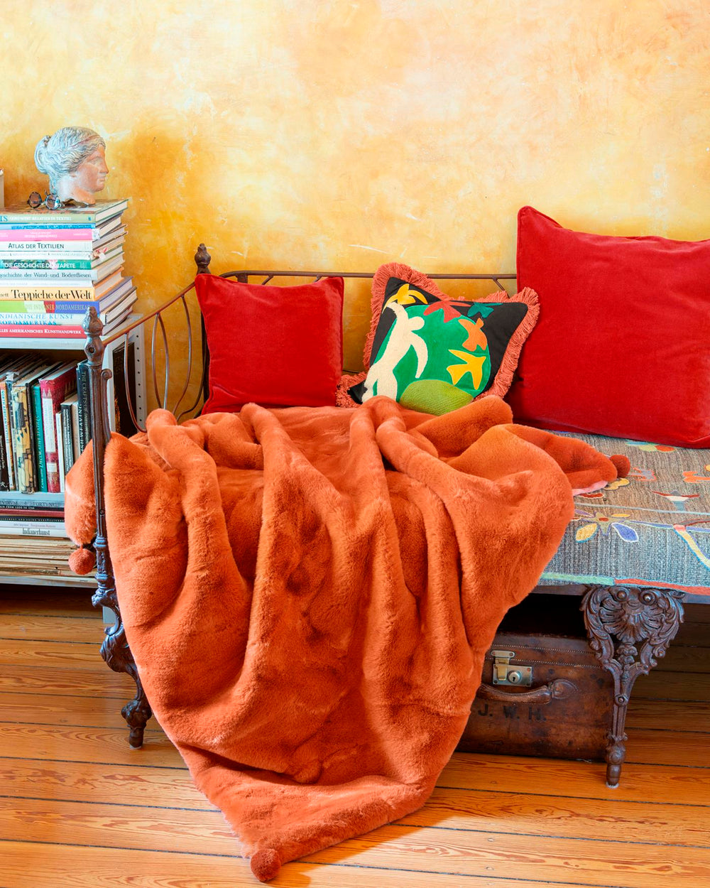 Plüschdecke mit Pompons Karminrot