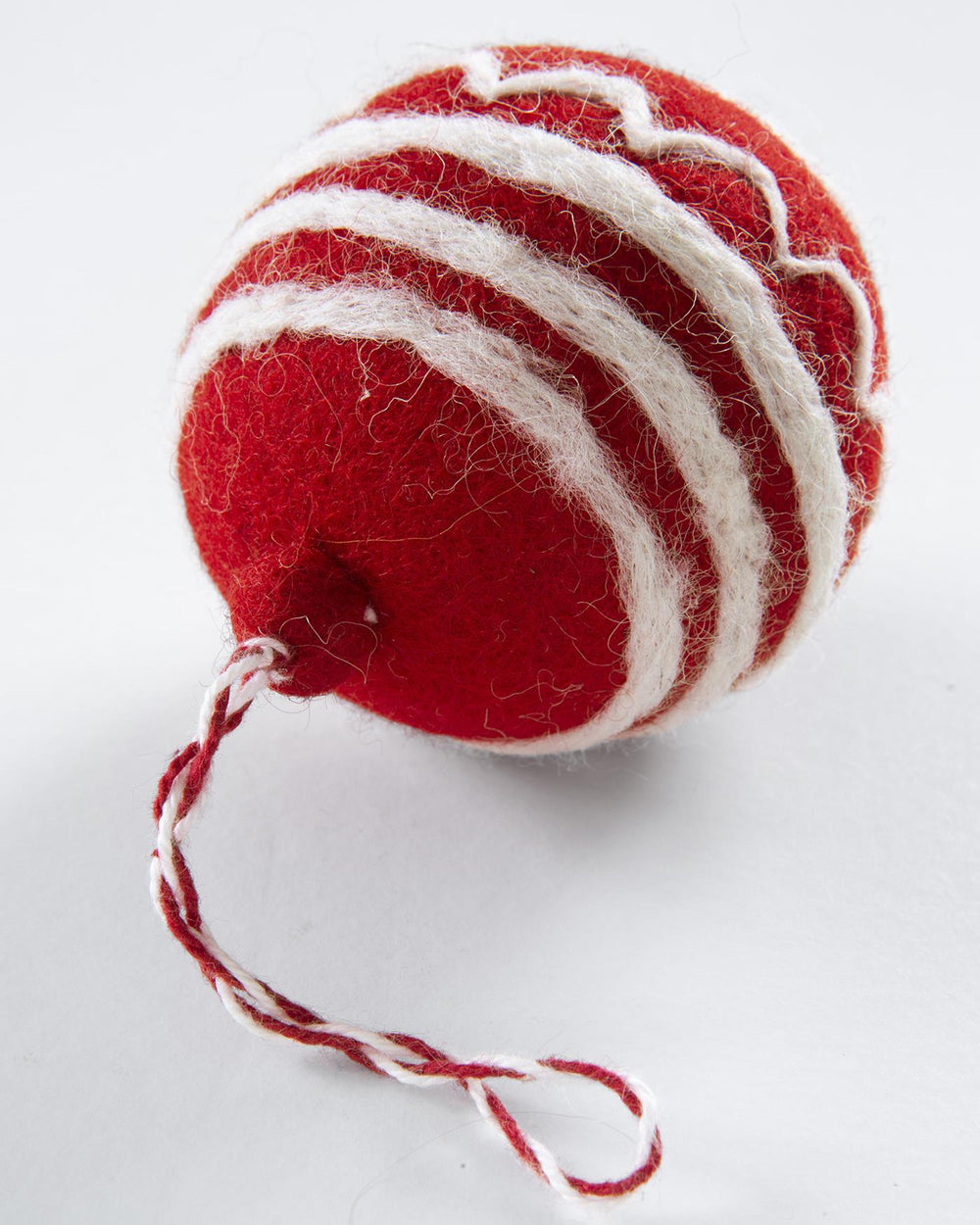 Weihnachtsfilzkugel Rot-Weiß
